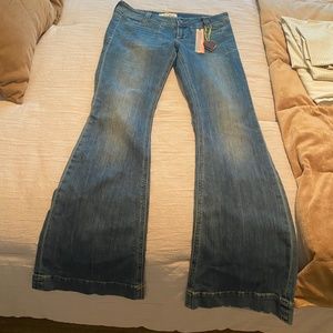 Flare Blue Jeabs